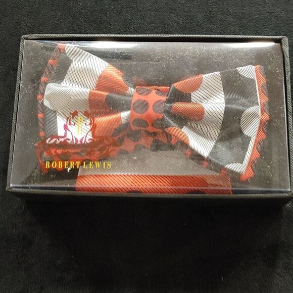 ROBERT LEWIS MEN'S BOWTIE AND POCKET SQUARE SET. - Picture 4 of 4